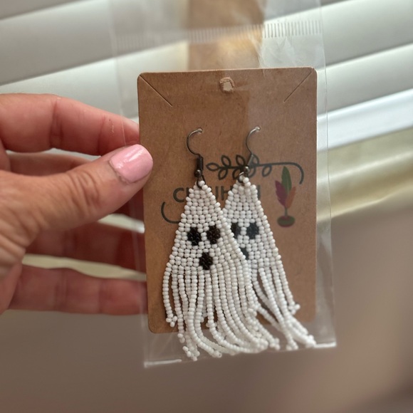 👻 Boo Beaded Earrings - Picture 5 of 5
